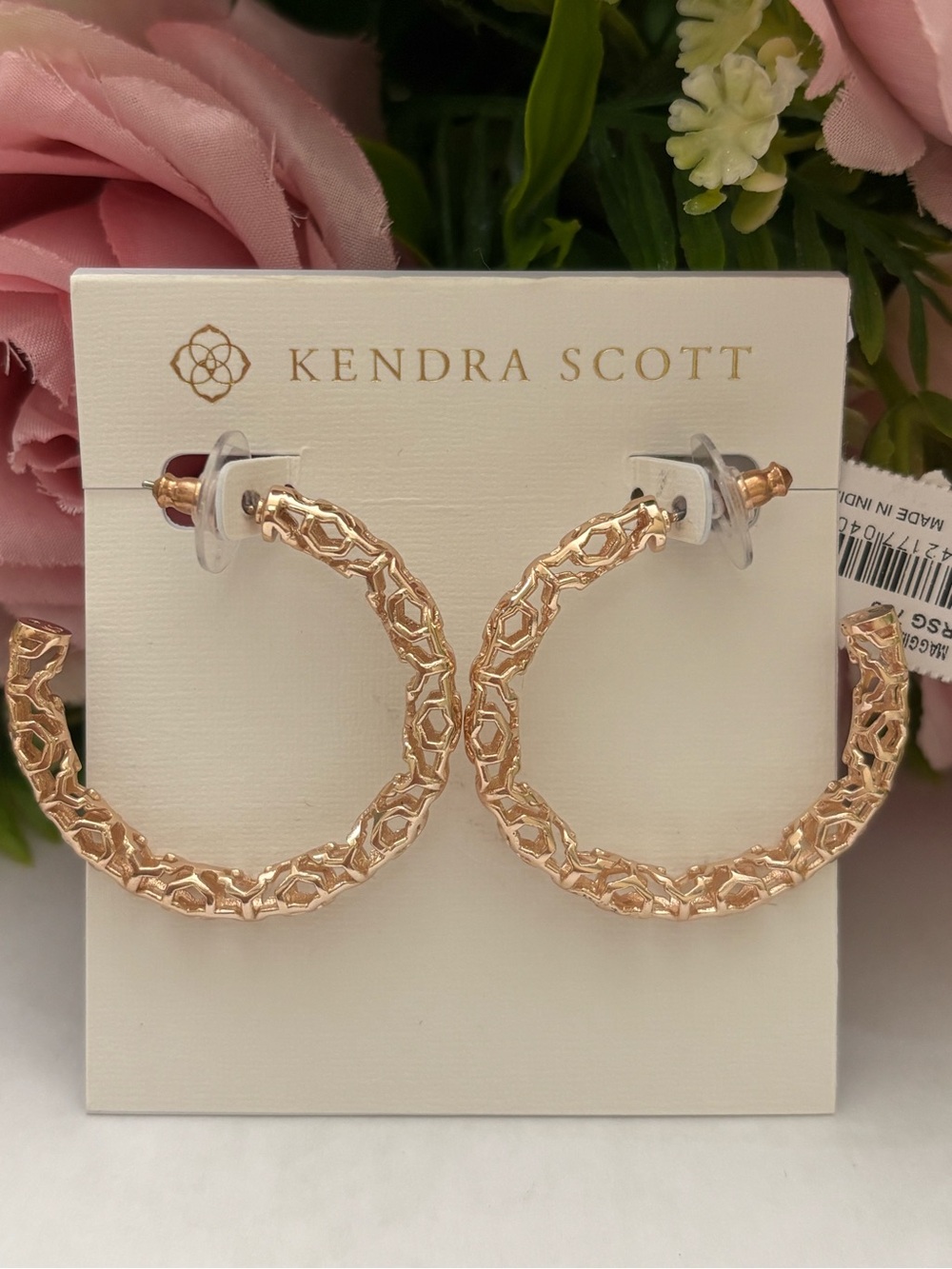 NWT Kendra Scott small Maggie earrings in Rose Gold filigree.